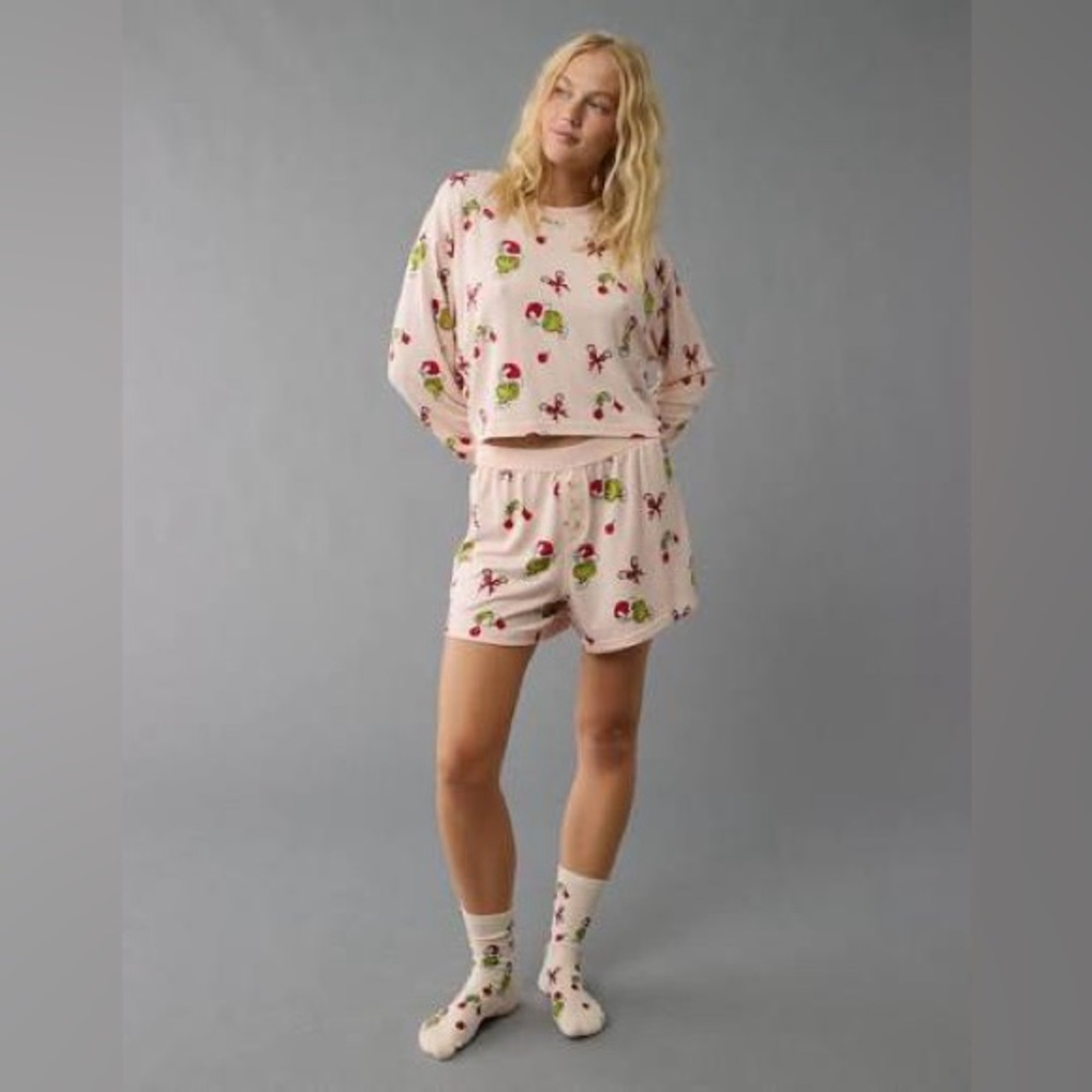 American Eagle Outfitters Pink Grinch Pajama Top cozy comfy